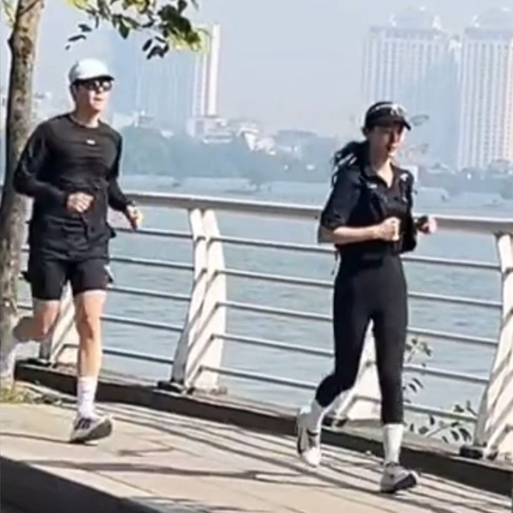 'Suzy và Kim Seon Ho' chạy bộ ở Hồ Tây “Suzy và Kim Seon Ho” chạy bộ ở Hồ Tây