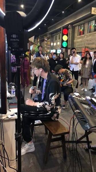  Lưu Vũ Ninh thời kỳ ban nhạc Modern Brothers